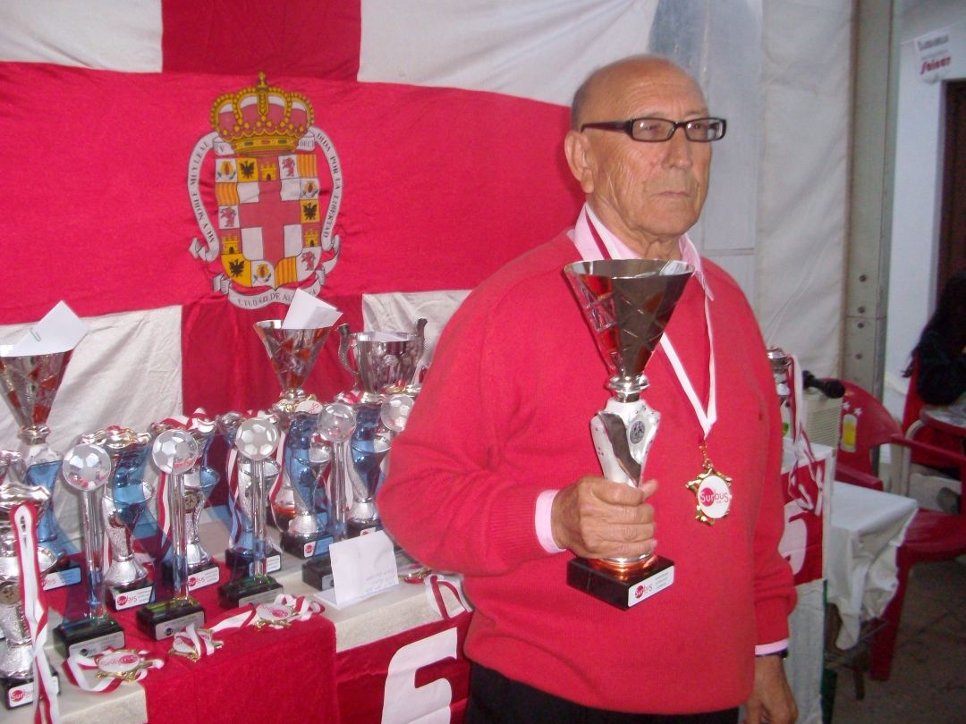 Juan Magaña en una entrega de trofeos del Surbús. Juan Magaña en una entrega de trofeos del Surbús.