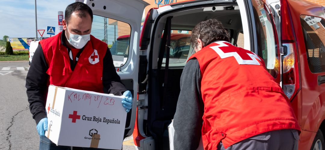 Un centenar de personas, muchos de ellos voluntarios, participan la iniciativa ‘Cruz Roja Responde’ Un centenar de personas, muchos de ellos voluntarios, participan la iniciativa ‘Cruz Roja Responde’