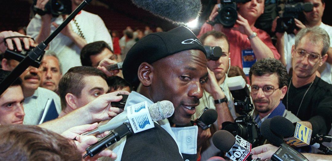 Michael Jordan, durante un canutazo ante los medios de comunicación Michael Jordan, durante un canutazo ante los medios de comunicación