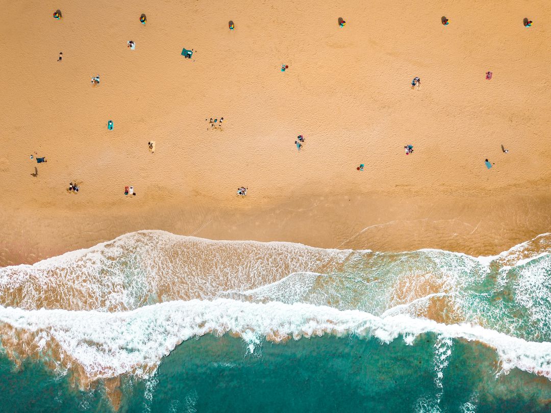 Distanciamiento social en una playa Distanciamiento social en una playa