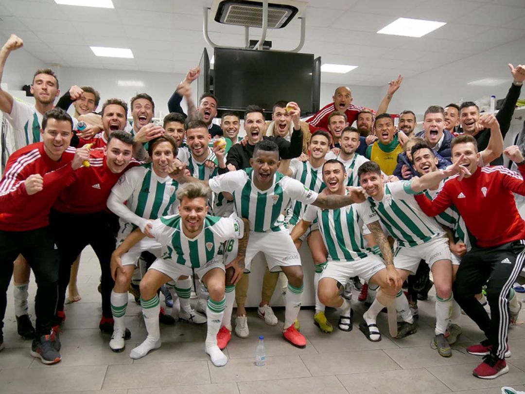 Plantilla del Córdoba CF tras un partido. Plantilla del Córdoba CF tras un partido.