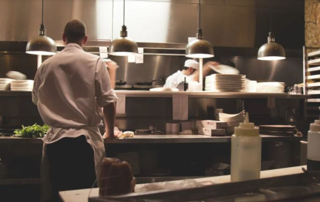 La guía contempla medidas para las cocinas de los establecimientos La guía contempla medidas para las cocinas de los establecimientos