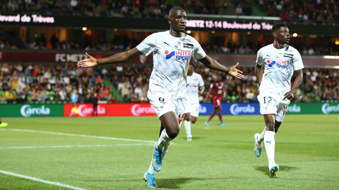 El Levante se fija en Serhou Guirassy