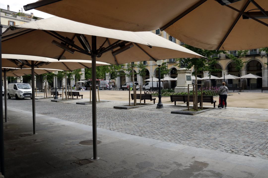 La plaça Independència de Girona, amb els restaurants i les terrasses tancades La plaça Independència de Girona, amb els restaurants i les terrasses tancades