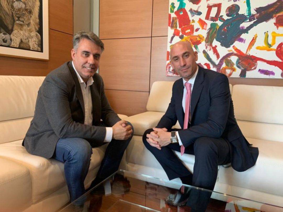 Joaquín Parra, junto a Luis Rubiales, sospecha de la aparición de falsos positivos en los lñideres de Segunda B Joaquín Parra, junto a Luis Rubiales, sospecha de la aparición de falsos positivos en los lñideres de Segunda B
