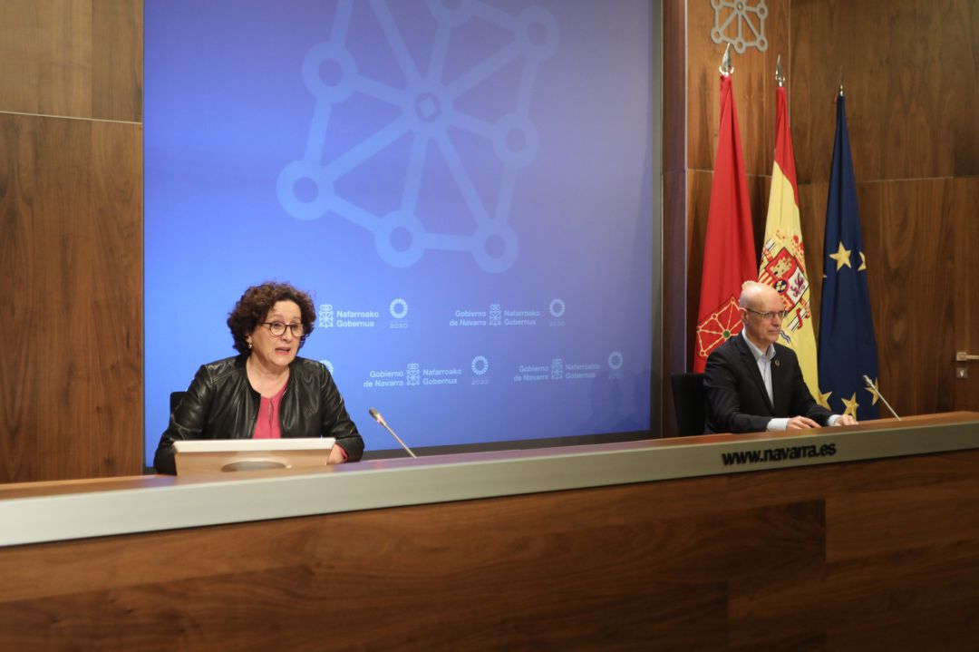 La consejera de Derechos Sociales del Gobierno de Navarra, Carmen Maeztu, y el director general de Protección Social y Cooperación al Desarrollo, Andrés Carbonero. La consejera de Derechos Sociales del Gobierno de Navarra, Carmen Maeztu, y el director general de Protección Social y Cooperación al Desarrollo, Andrés Carbonero.