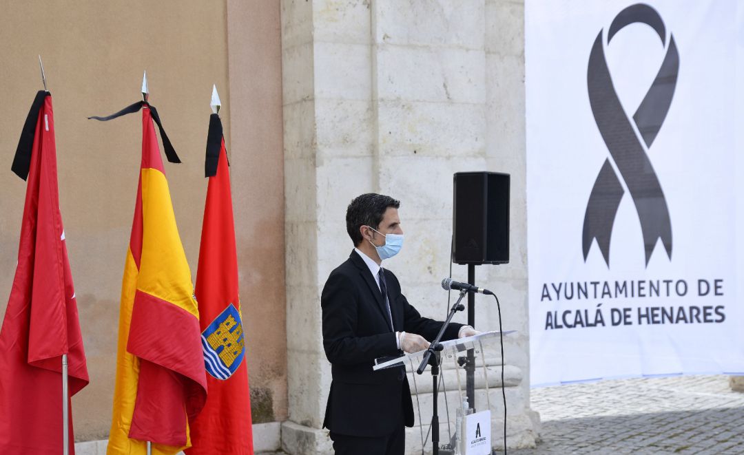 Javier Rodríguez Palacios, alcalde de Alcalá de Henares, durante el homenaje a las víctimas del covid-19 Javier Rodríguez Palacios, alcalde de Alcalá de Henares, durante el homenaje a las víctimas del covid-19
