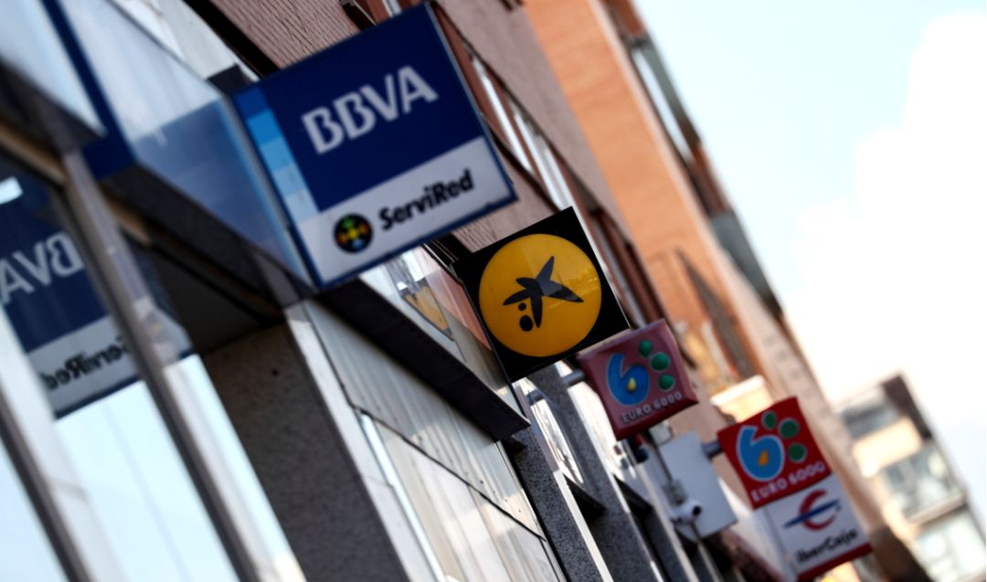 Varias oficinas bancarias en una calle de Madrid Varias oficinas bancarias en una calle de Madrid
