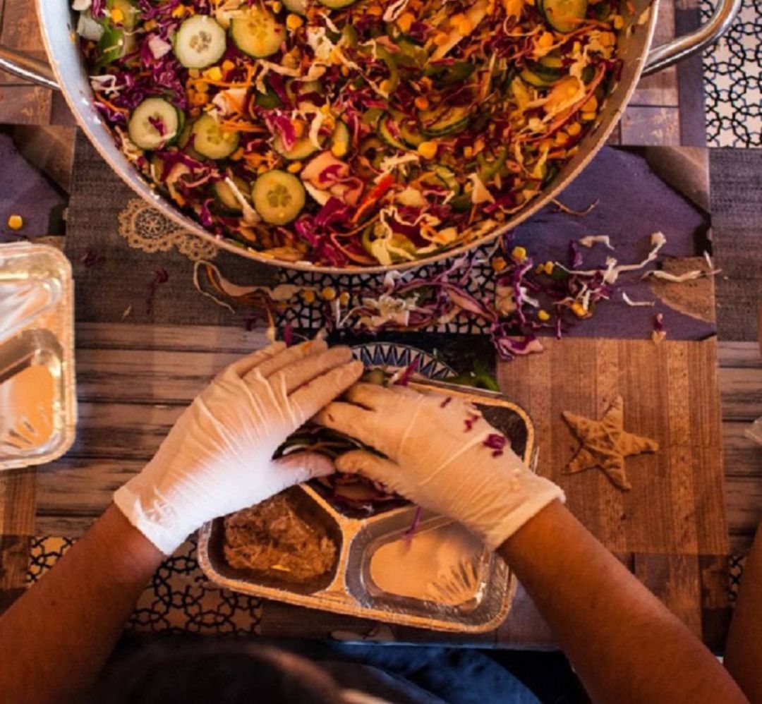 Zaporeak prepara y distribuye comida para miles de personas refugiadas en los campos de Grecia Zaporeak prepara y distribuye comida para miles de personas refugiadas en los campos de Grecia