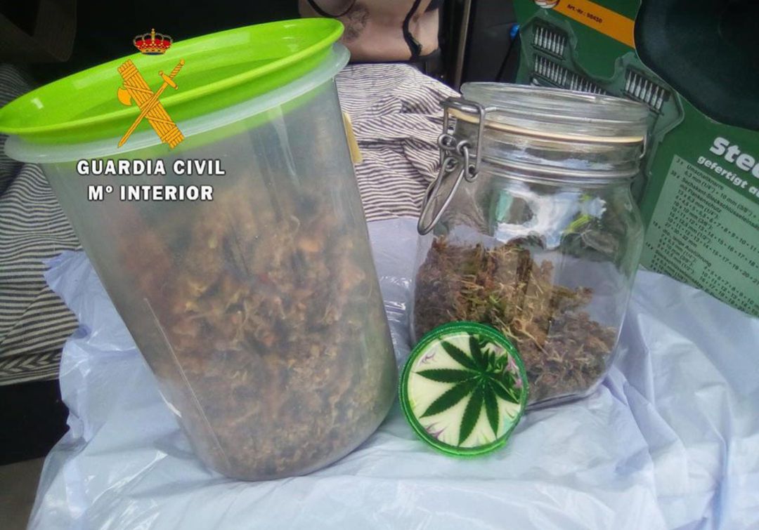 La marihuana decomisada al conductor del vehículo La marihuana decomisada al conductor del vehículo