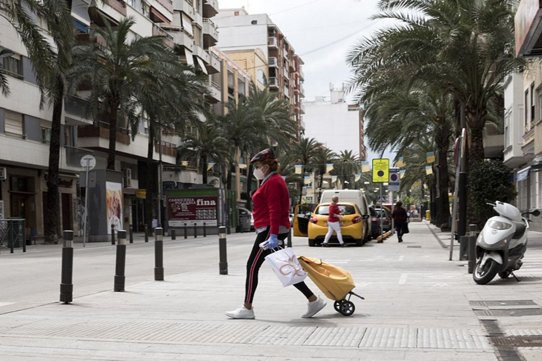 Gente con mascarillas en las calles de Gandia Gente con mascarillas en las calles de Gandia