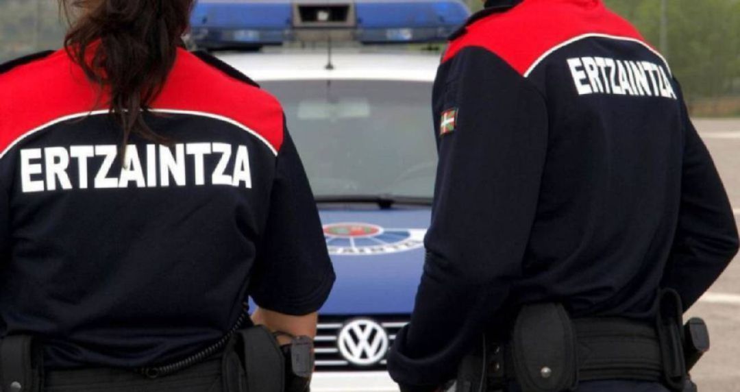 Los agentes se encontraron al joven tendido en el suelo y sangrando por la cabeza Los agentes se encontraron al joven tendido en el suelo y sangrando por la cabeza