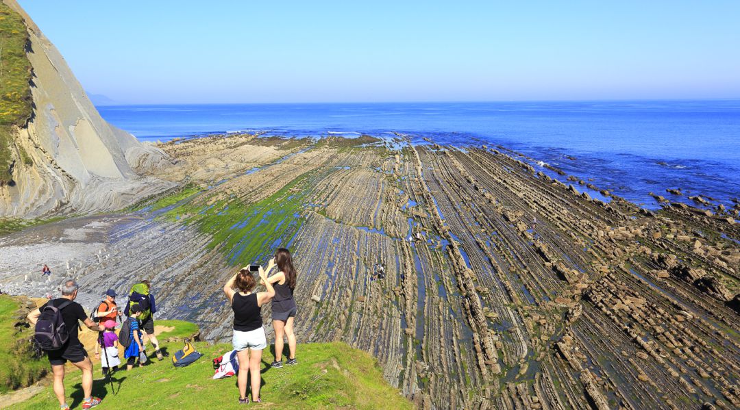 Redescubrir el flysch de Zumaia puede ser una buena opción para este verano Redescubrir el flysch de Zumaia puede ser una buena opción para este verano