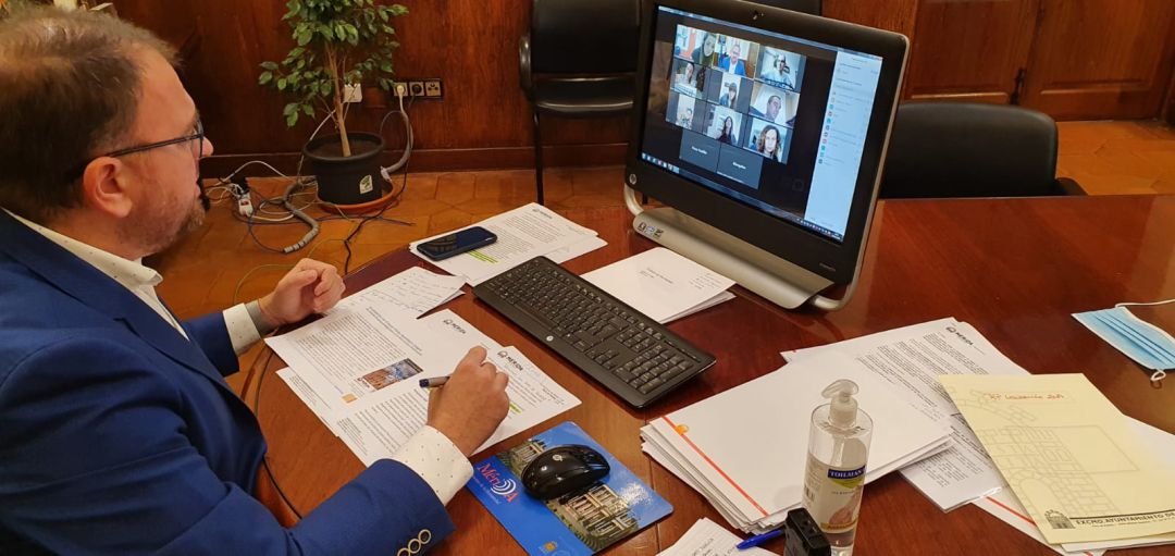El alcalde de Mérida durante una videoconferencia El alcalde de Mérida durante una videoconferencia