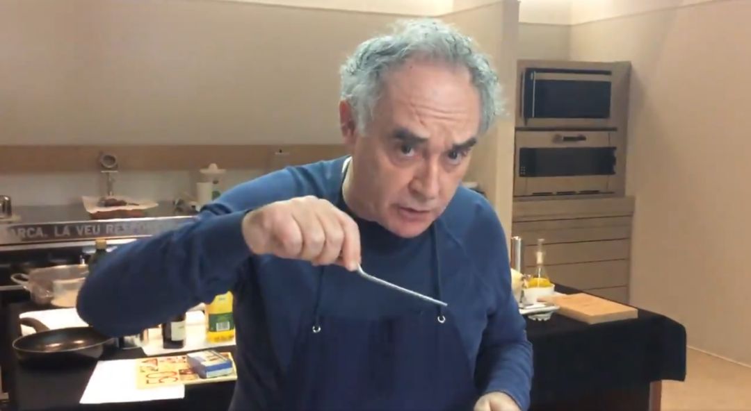 Ferran Adrià, preparando el "dúo de mejillones" Ferran Adrià, preparando el "dúo de mejillones"