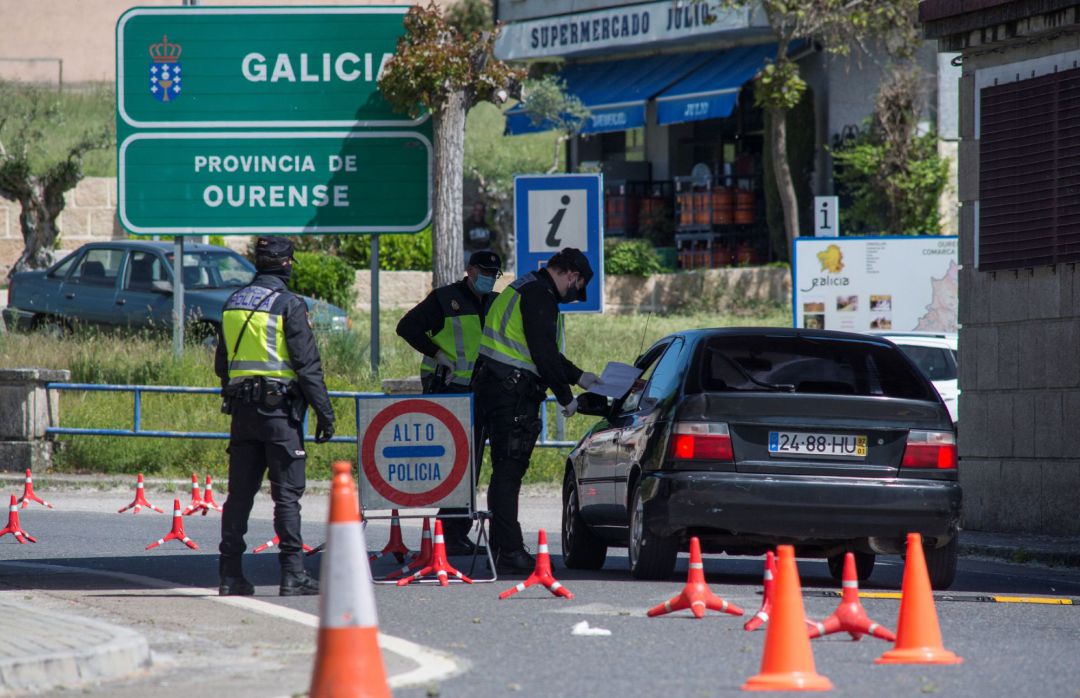 Control transfronterizo de la Policía Nacional en la frontera entre España y Portugal en Feces de Abaixo (Verín). Control transfronterizo de la Policía Nacional en la frontera entre España y Portugal en Feces de Abaixo (Verín).