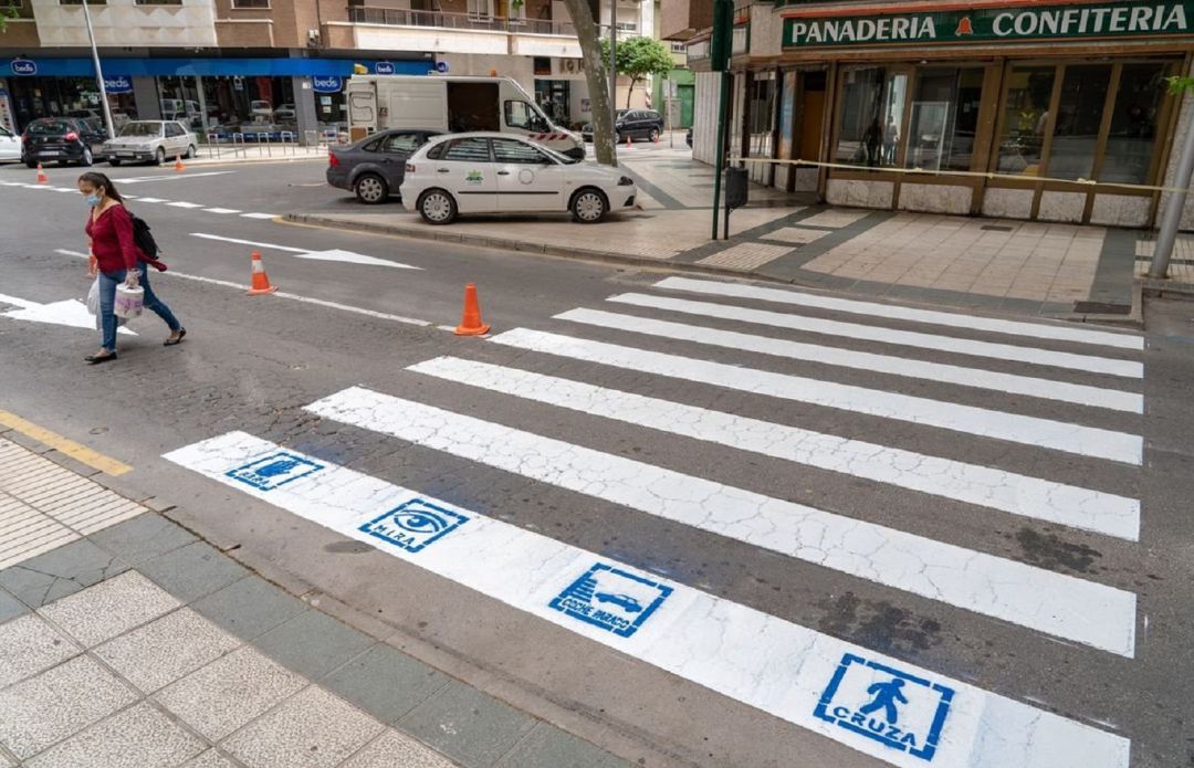 El Ayuntamiento adapta pasos de peatones para niños con trastorno del espectro autista. El Ayuntamiento adapta pasos de peatones para niños con trastorno del espectro autista.