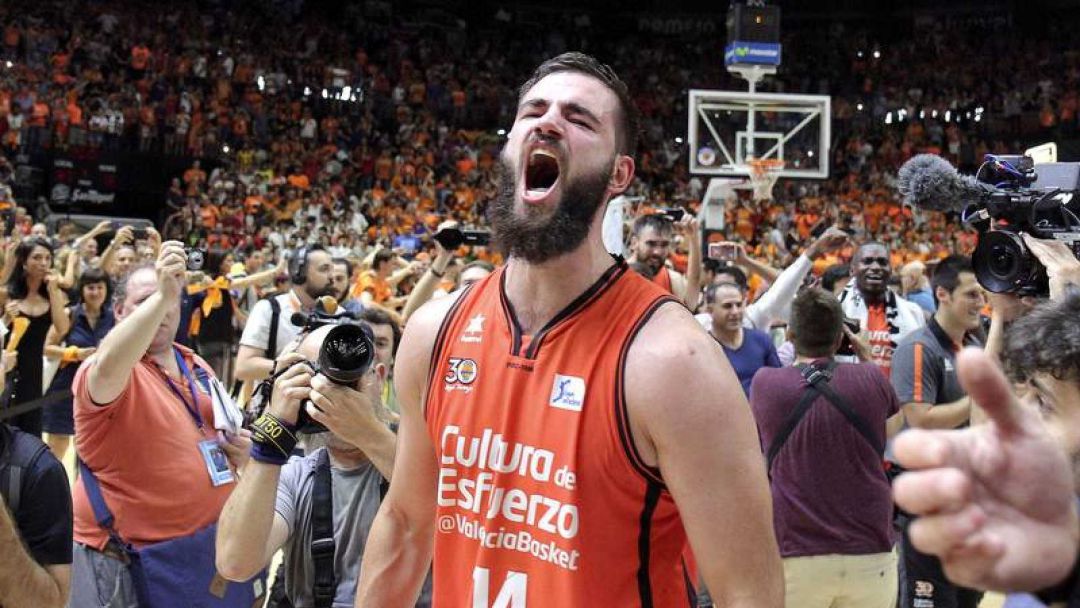 Bojan Dubljevic celebra el título de Liga ACB en 2017. Bojan Dubljevic celebra el título de Liga ACB en 2017.