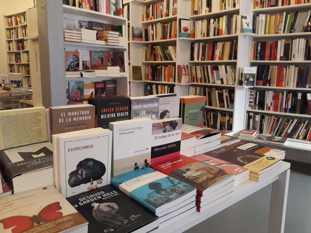 Los pequeños libreros confían en la vuelta de los lectores, el trato personal recomendando obras e iniciativas más intimistas con los escritores para mantener el pulso Los pequeños libreros confían en la vuelta de los lectores, el trato personal recomendando obras e iniciativas más intimistas con los escritores para mantener el pulso