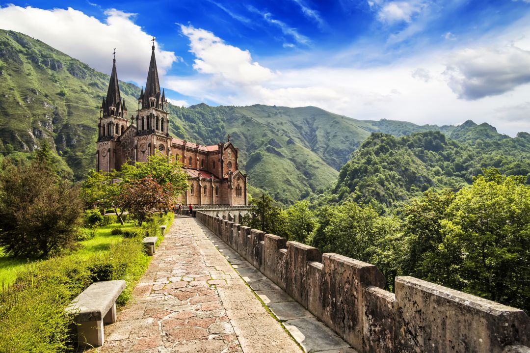 Basílica de Covadonga. Basílica de Covadonga.