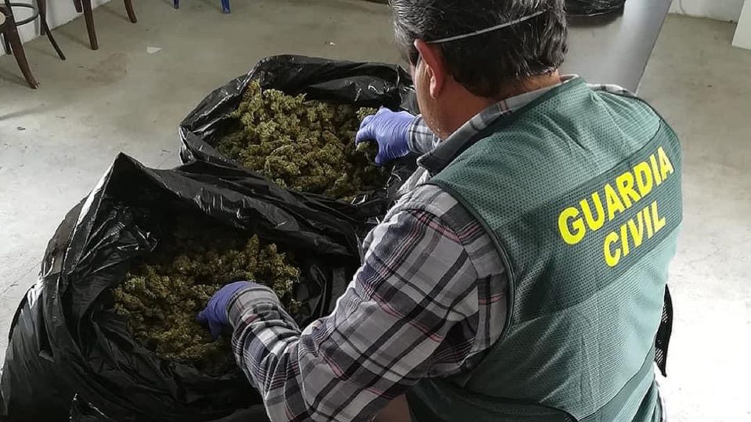 La Guardia Civil incauta 13 kilos de marihuana en Motril La Guardia Civil incauta 13 kilos de marihuana en Motril