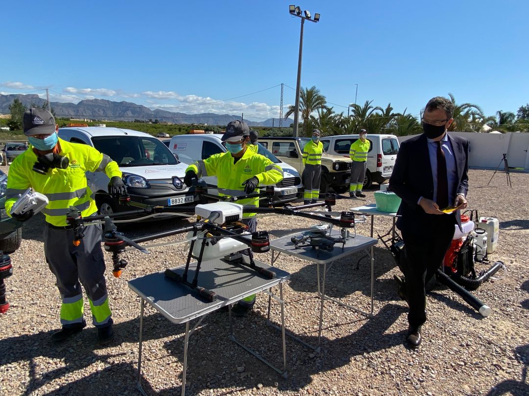 José Ballesta supervisa el trabajo contra el mosquito en Murcia José Ballesta supervisa el trabajo contra el mosquito en Murcia