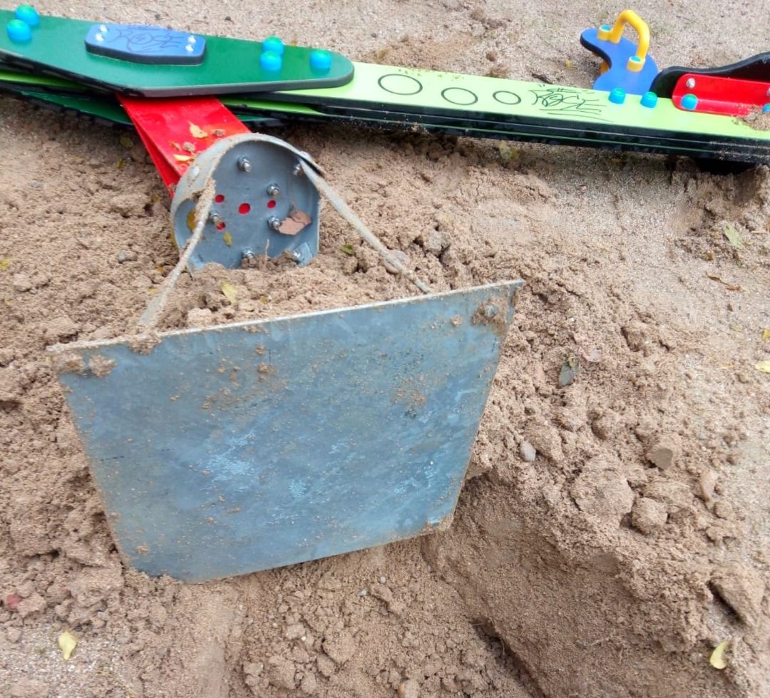 Acto vandálico en una zona infantil de Arroyomolinos Acto vandálico en una zona infantil de Arroyomolinos