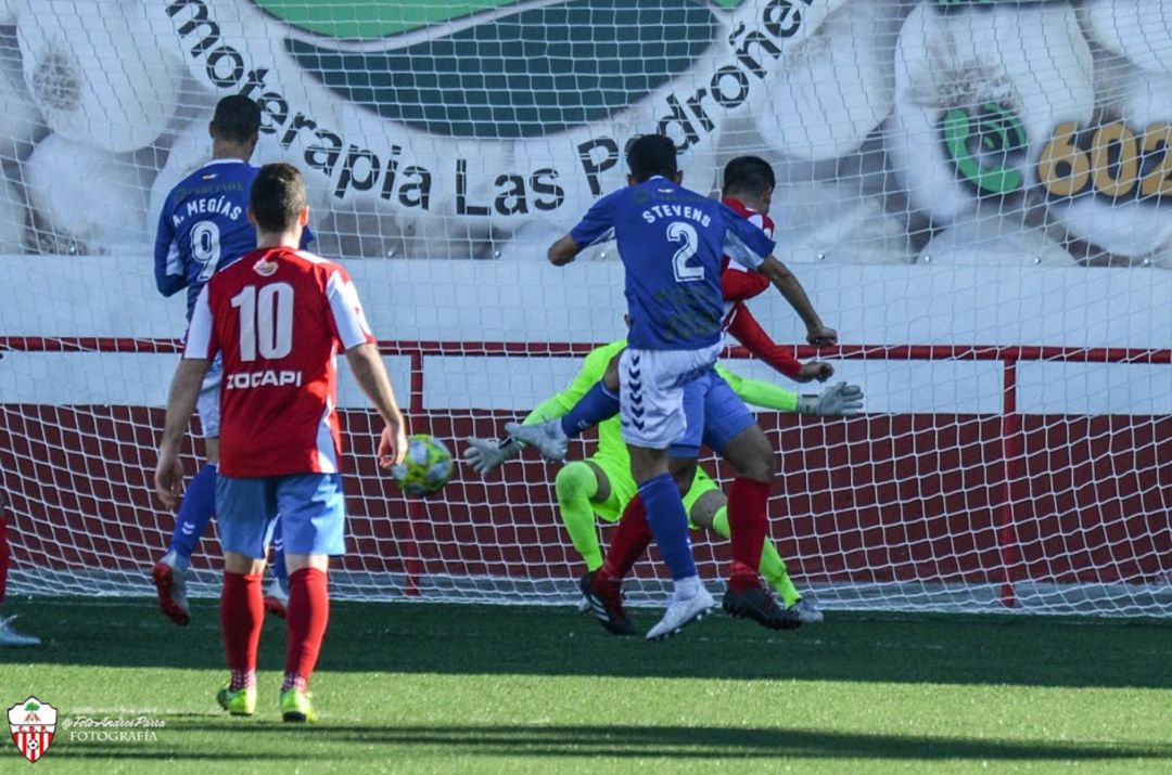 Stevens marcando un gol en el Municipal de Las Pedroñeras Stevens marcando un gol en el Municipal de Las Pedroñeras