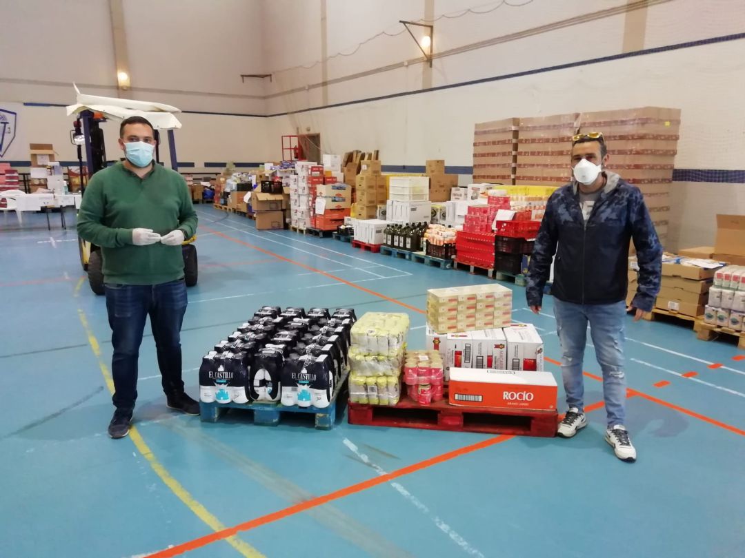 El Club ciclista Mountain Bike también colabora con la donación de alimentos El Club ciclista Mountain Bike también colabora con la donación de alimentos