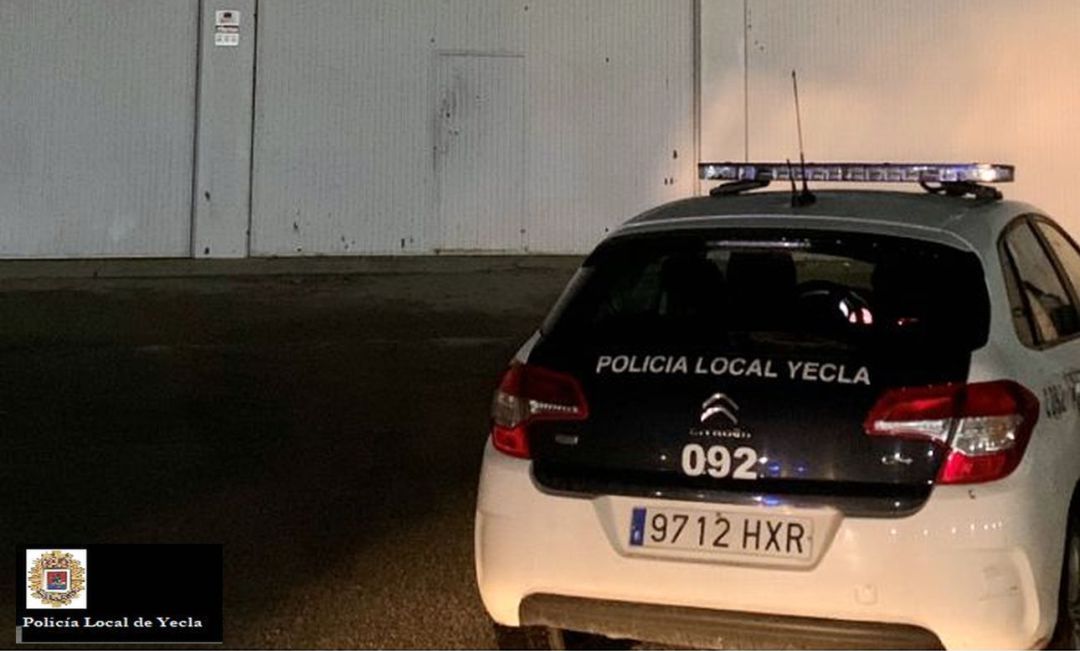 La Policía Local acudió a la nave industrial donde se celebraba una fiesta La Policía Local acudió a la nave industrial donde se celebraba una fiesta