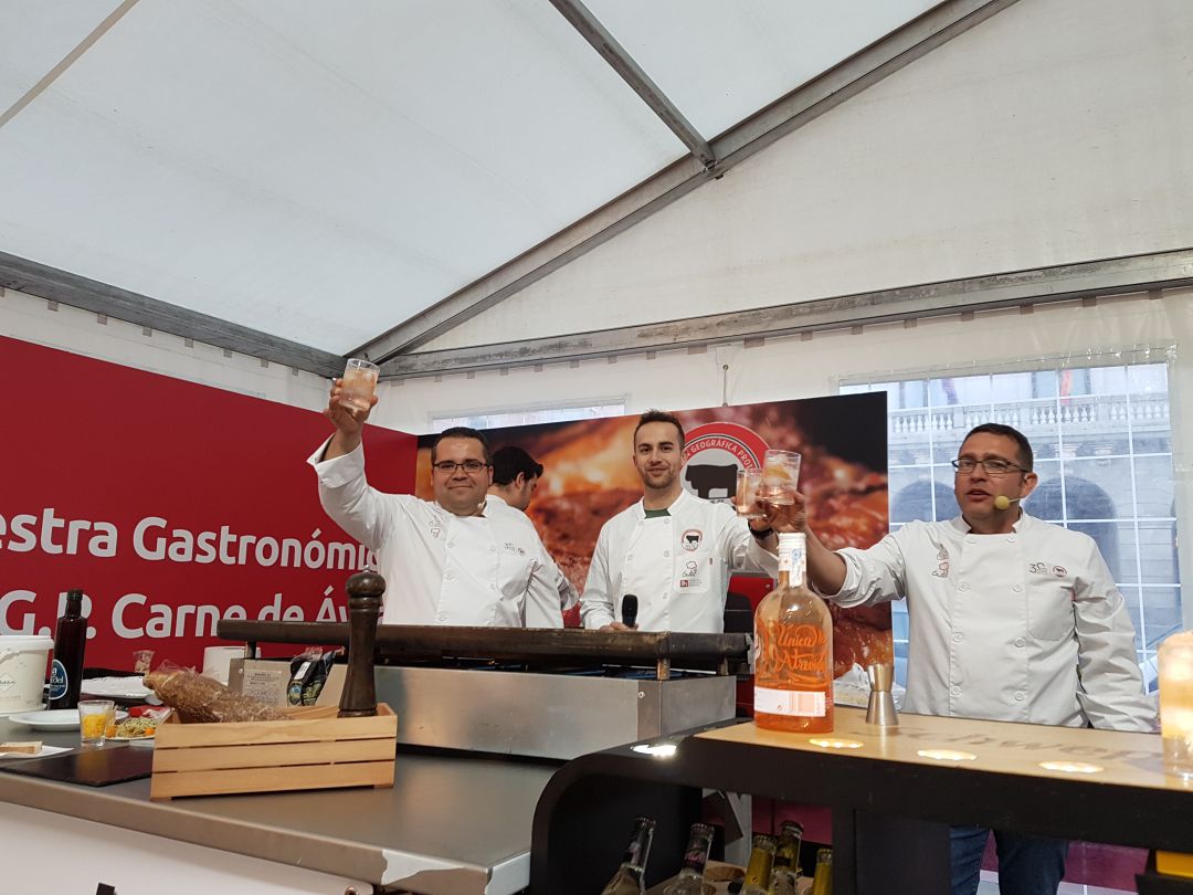 Cocina en vivo durante la II Muestra Grastronómica Cocina en vivo durante la II Muestra Grastronómica