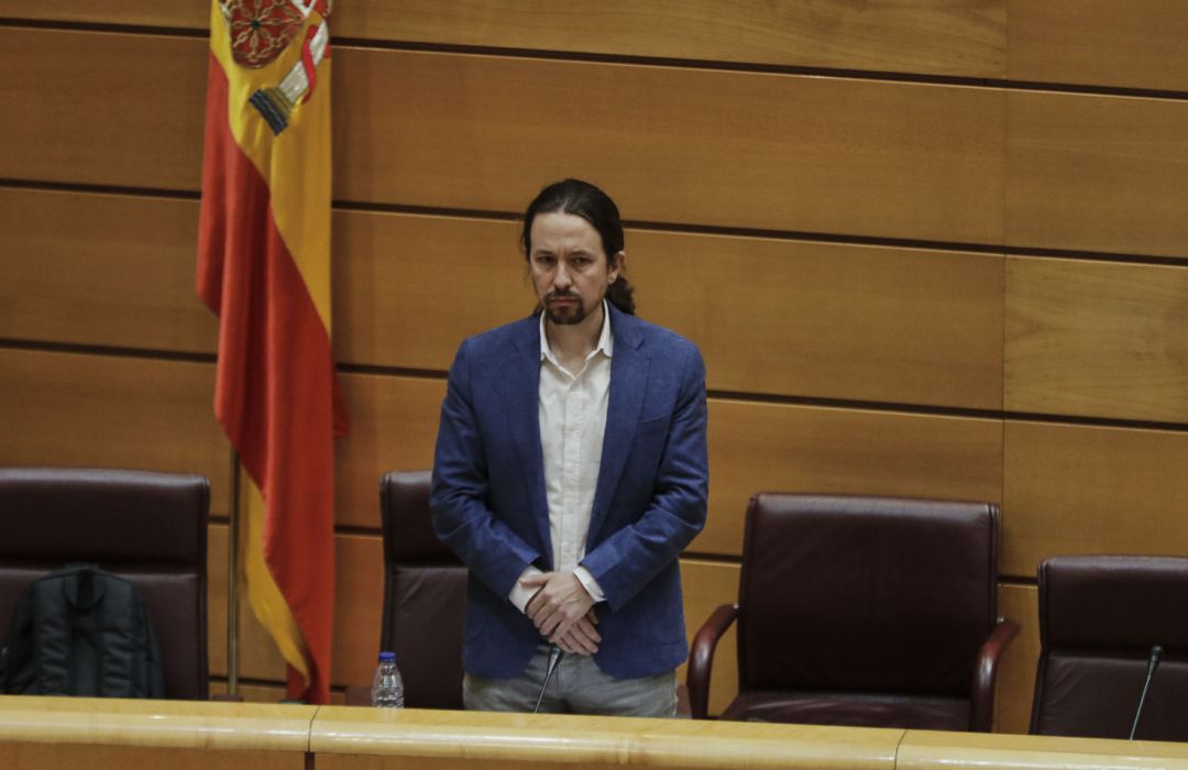 El vicepresidente segundo del Gobierno y ministro de Derechos Sociales y Agenda 2030, Pablo Iglesias, durante el minuto de silencio por las víctimas del Covid-19. El vicepresidente segundo del Gobierno y ministro de Derechos Sociales y Agenda 2030, Pablo Iglesias, durante el minuto de silencio por las víctimas del Covid-19.