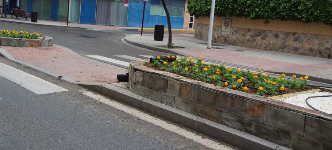 Imagen de las jardineras de la Carretera de Jaén Imagen de las jardineras de la Carretera de Jaén