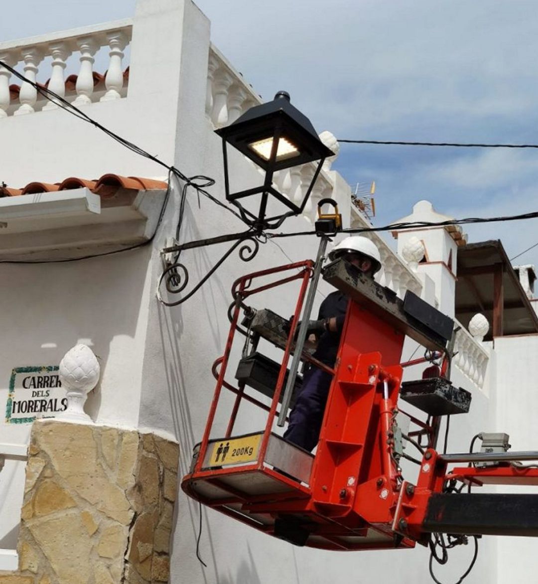 Cambio de luces en varios barrios de Oliva Cambio de luces en varios barrios de Oliva