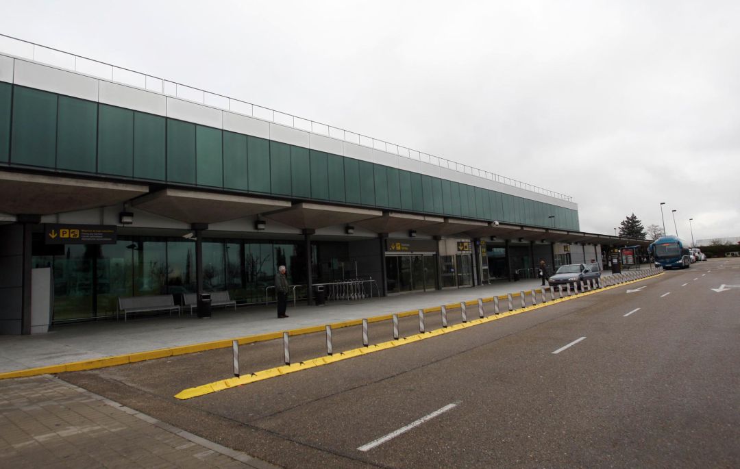Exterior del aeropuerto de Valladolid Exterior del aeropuerto de Valladolid
