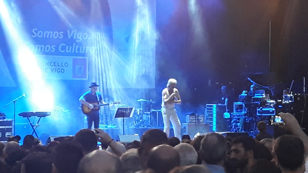 TONY LOMBA & ELIO DOS SANTOS en concierto. TONY LOMBA & ELIO DOS SANTOS en concierto.