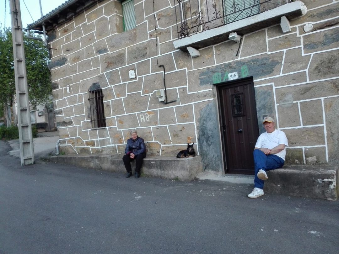 Hermandina y Ángel, pasando la tarde en Carbajalino Hermandina y Ángel, pasando la tarde en Carbajalino