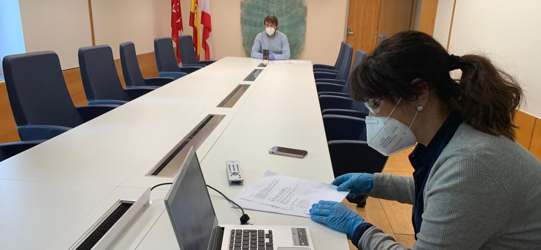 La concejal de Educación y el alcalde han felicitado a los estudiantes premiados La concejal de Educación y el alcalde han felicitado a los estudiantes premiados
