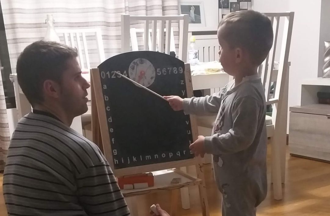 Diego, que no ha podido teletrabajar durante el estado de alarma, con su hijo de 3 años en casa Diego, que no ha podido teletrabajar durante el estado de alarma, con su hijo de 3 años en casa