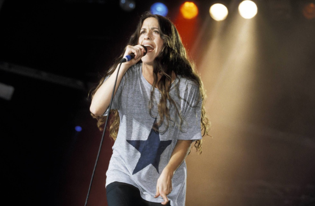 Alanis Morissette durante una actuación a finales de los noventa Alanis Morissette durante una actuación a finales de los noventa