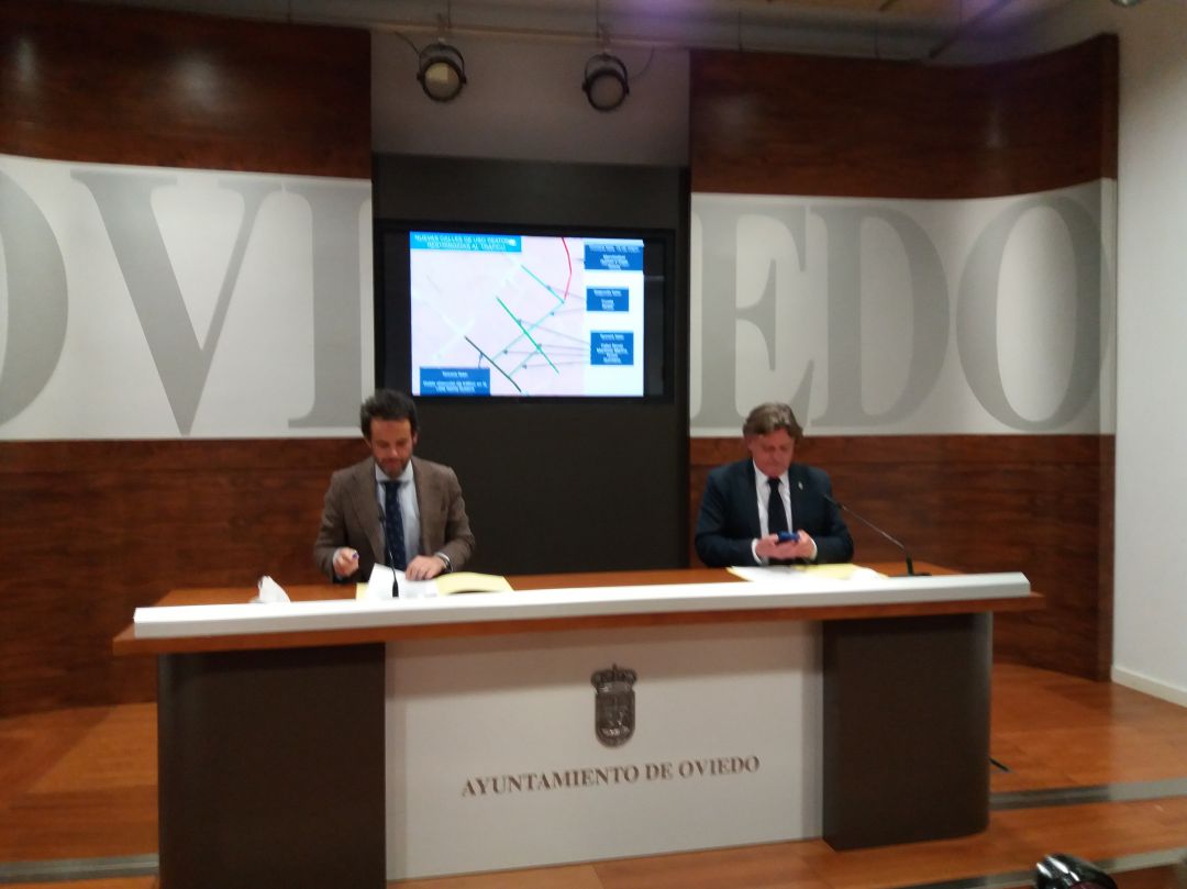 Los concejales de Urbanismo , Ignacio Cuesta a la izquierda, y de Seguridad Ciudadana, Jose Ramòn Prado a la derecha presentan el plan de peatonalización de Oviedo con motivo de la pandemia del Covid19 Los concejales de Urbanismo , Ignacio Cuesta a la izquierda, y de Seguridad Ciudadana, Jose Ramòn Prado a la derecha presentan el plan de peatonalización de Oviedo con motivo de la pandemia del Covid19