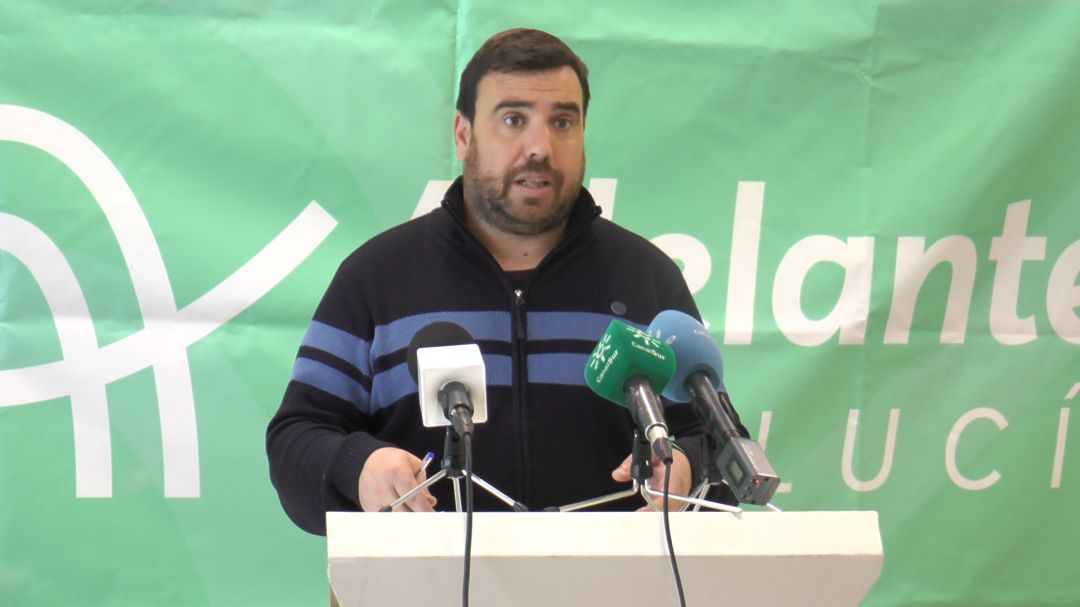 El portavoz de Adelante Andalucía, Alejandro Serrato, ante la prensa El portavoz de Adelante Andalucía, Alejandro Serrato, ante la prensa