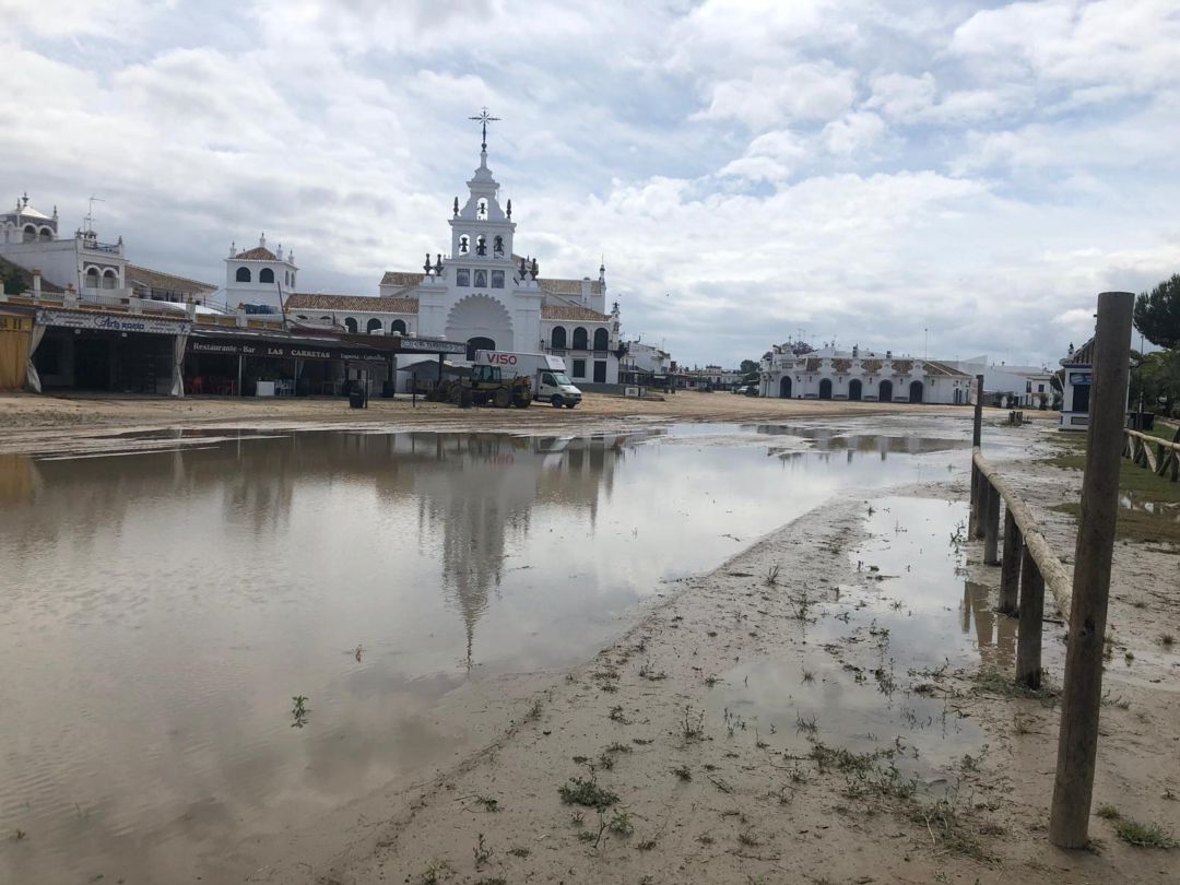 Imagen de uno de los caminos anegados. Imagen de uno de los caminos anegados.