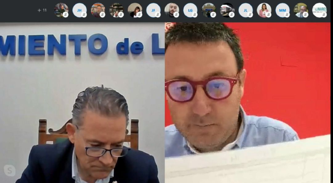 Raúl Caro escucha la intervención de Daniel Campos (PSOE) en el pleno Raúl Caro escucha la intervención de Daniel Campos (PSOE) en el pleno