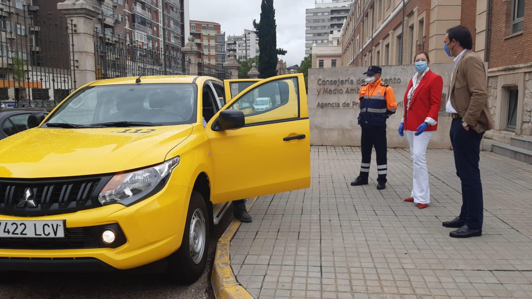 Coche y voluntarios