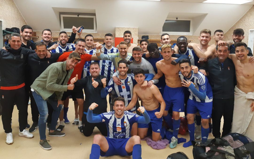 La plantilla del Lorca Deportiva celebrando una de las últimas victorias antes de la pandemia de COVID-19 La plantilla del Lorca Deportiva celebrando una de las últimas victorias antes de la pandemia de COVID-19