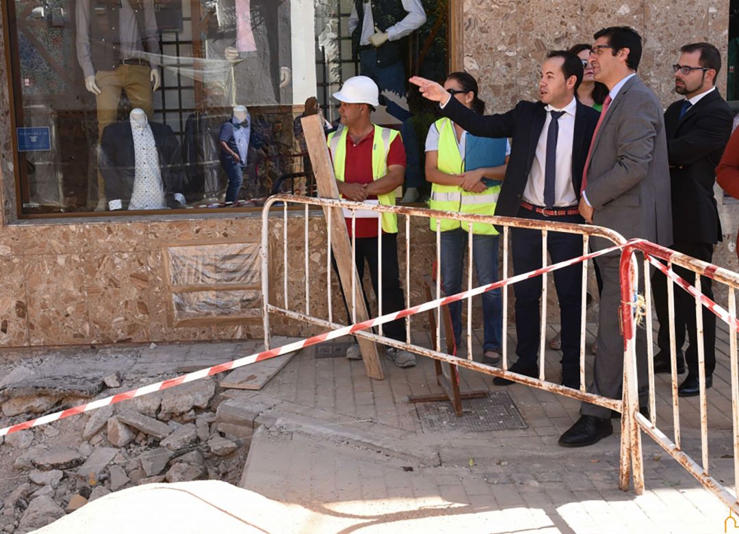 El presidente de la Diputación de Ciudad Real, José Manuel Caballero, y el alcalde localidad, Sergio García-Navas El presidente de la Diputación de Ciudad Real, José Manuel Caballero, y el alcalde localidad, Sergio García-Navas