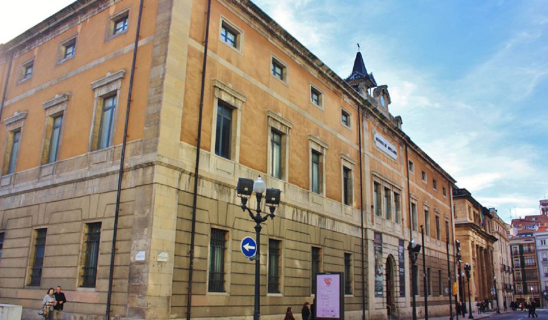 Exterior del Antiguo Instituto, que este verano será sede de la Semana Negra. Exterior del Antiguo Instituto, que este verano será sede de la Semana Negra.