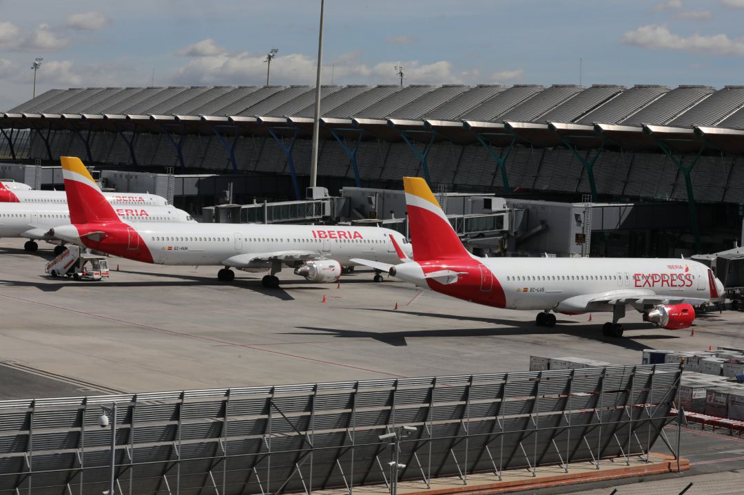 Varios aviones de Iberia aparcados en el Aeropuerto de Madrid-Barajas Adolfo Suárez. Varios aviones de Iberia aparcados en el Aeropuerto de Madrid-Barajas Adolfo Suárez.