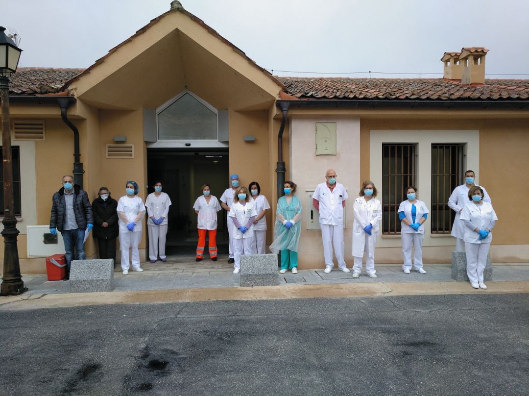 Homenaje a los profesionales sanitarios fallecidos Homenaje a los profesionales sanitarios fallecidos